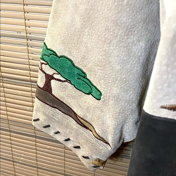 Quacker Factory leather jacket, safari themed full zipper. - Picture 5 of 16